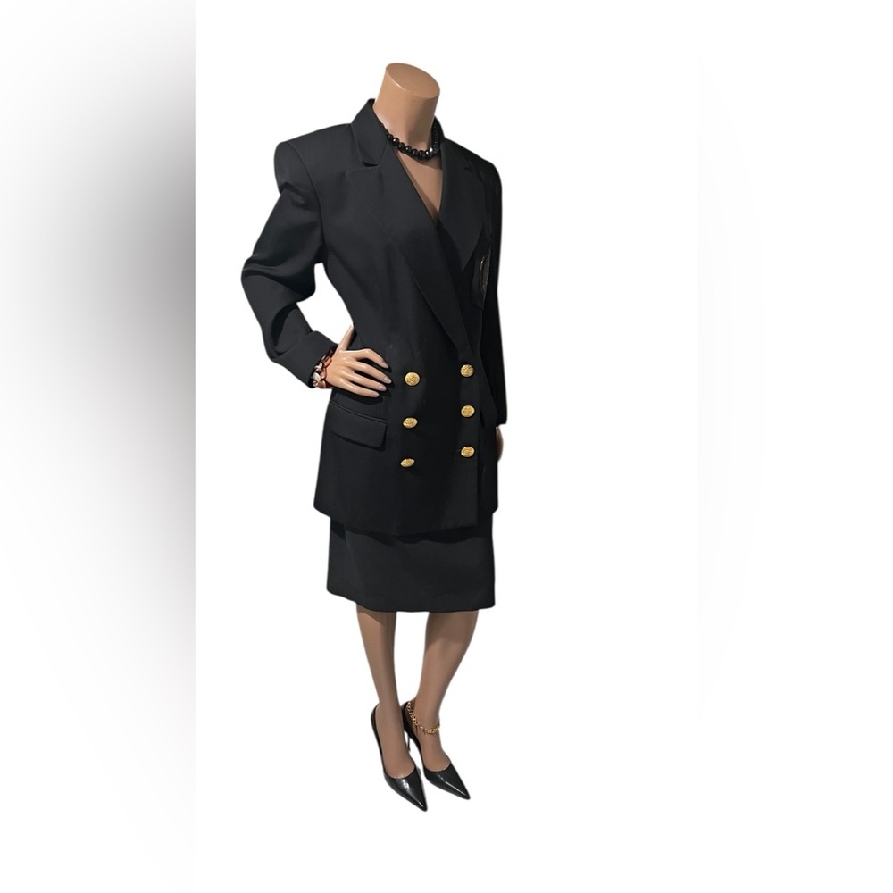 Chic Black Blazer with Gold Accents Vintage Y2K Trending, Stunningly Gorgeous☑️ - Picture 6 of 12